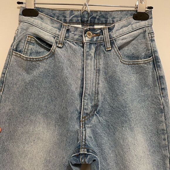 High Rise straight Leg Mom Jeans - Picture 11 of 11